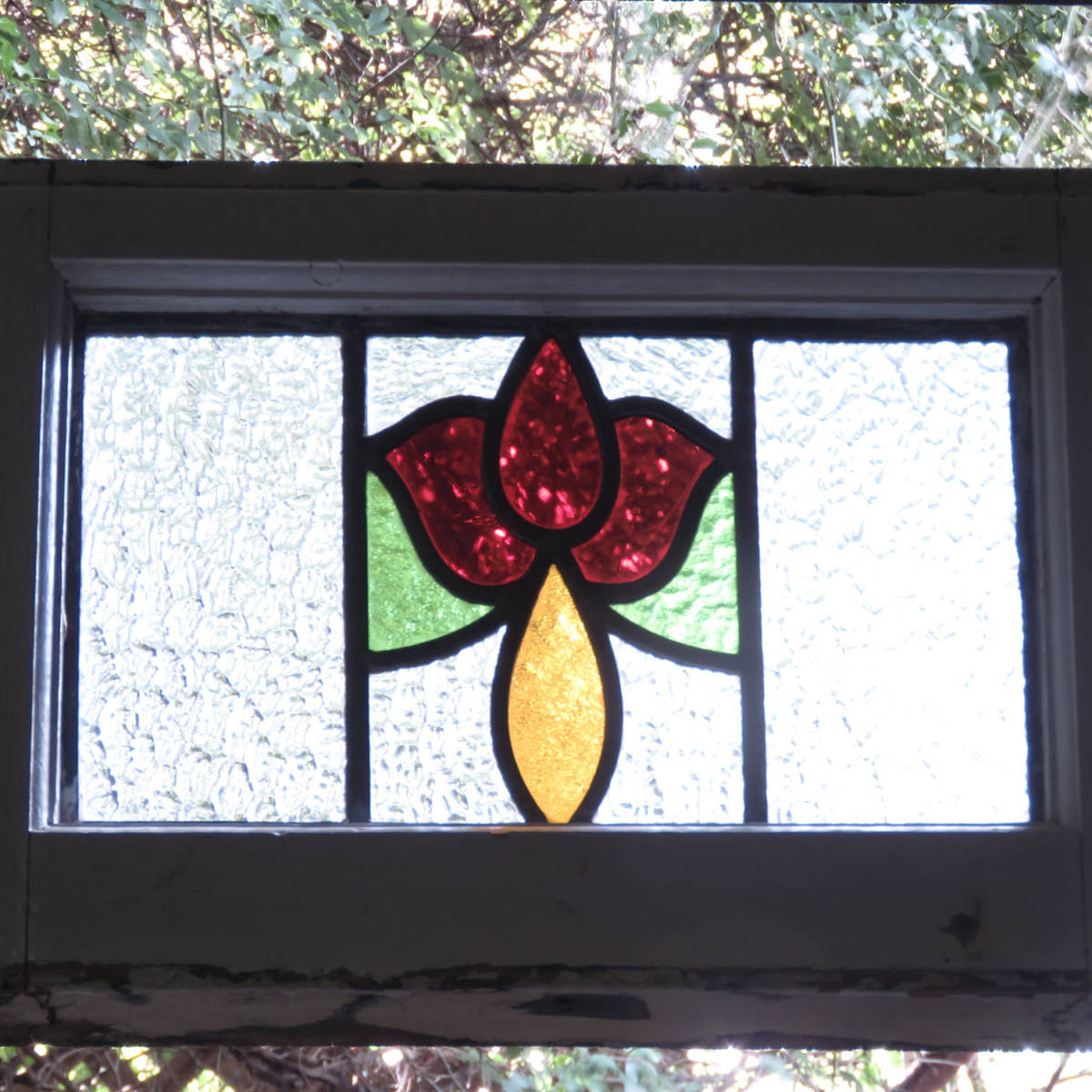 小ぶりな花柄のイギリスの古いステンドグラス/窓枠/飾り窓/ドア/新築/リフォーム/内装/建材/店舗什器/ディスプレイ/インテリア雑貨/J-0642拍卖