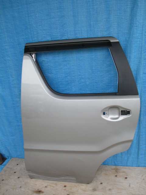 ☆AV281 スズキ ワゴンR MH85W リアドア 左 グレー系拍卖