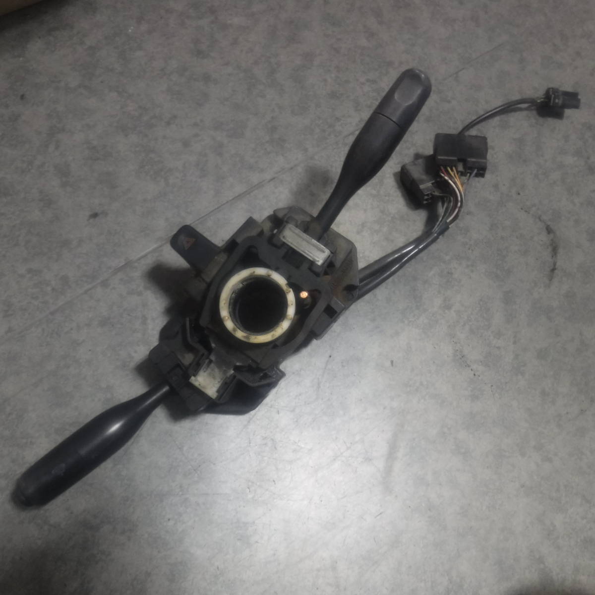 サンバー軽トラKS3ウィンカー スイッチKS4ハザードKV3ウインカー レバー ワイパーKV4コンビネーション ライト スイッチ ディマースイッチ 拍卖