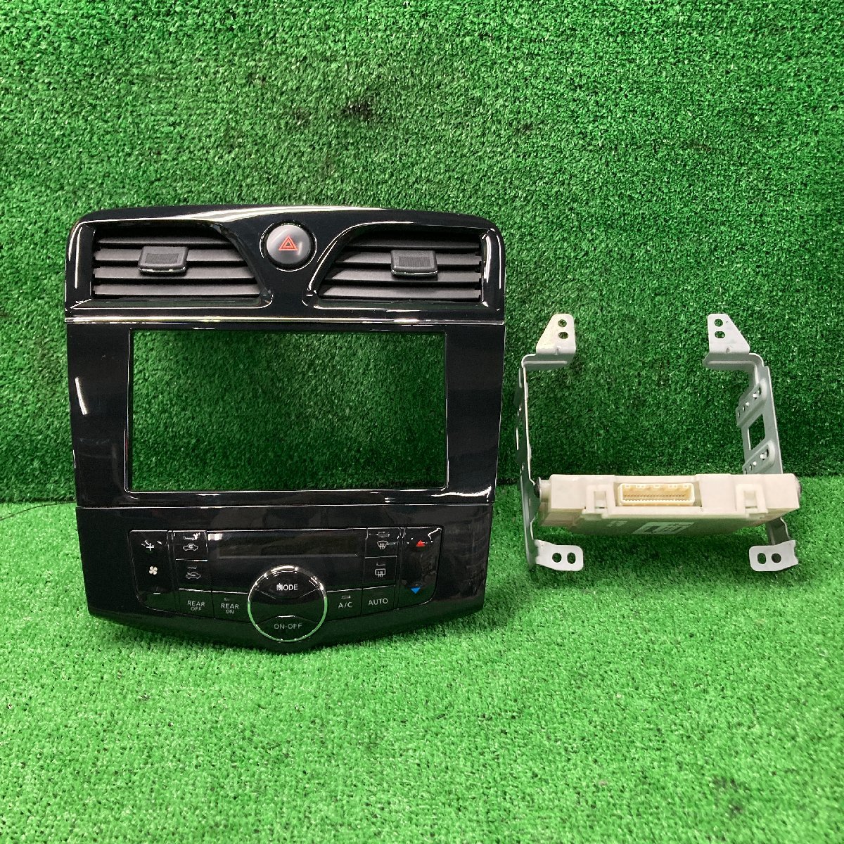 ♪♪最終値下げ!! セレナ ハイウェイスター FC26 オーディオパネル エアコンスイッチ ルーバー (W2701)♪♪拍卖