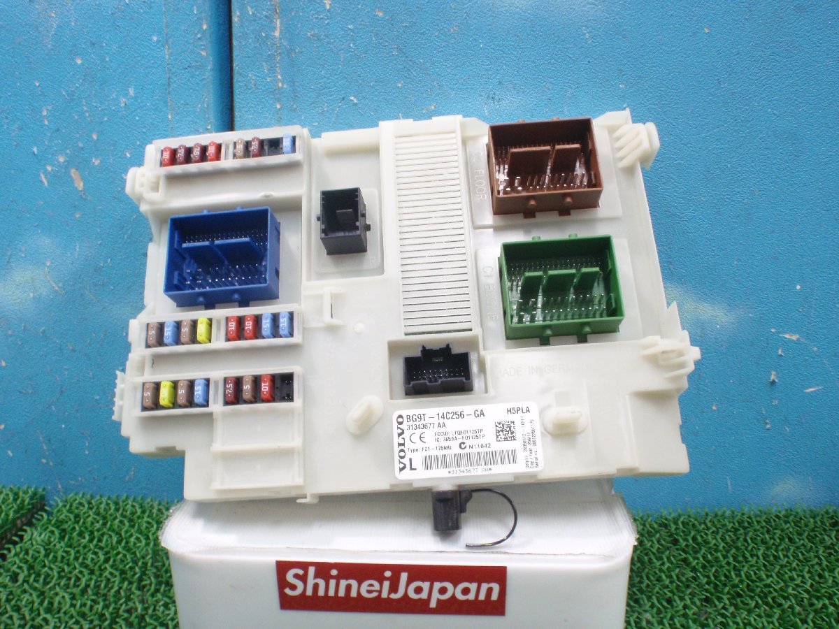 ★ FB4164T ボルボV60 ヒューズボックス 31343677AA 340649JJ拍卖