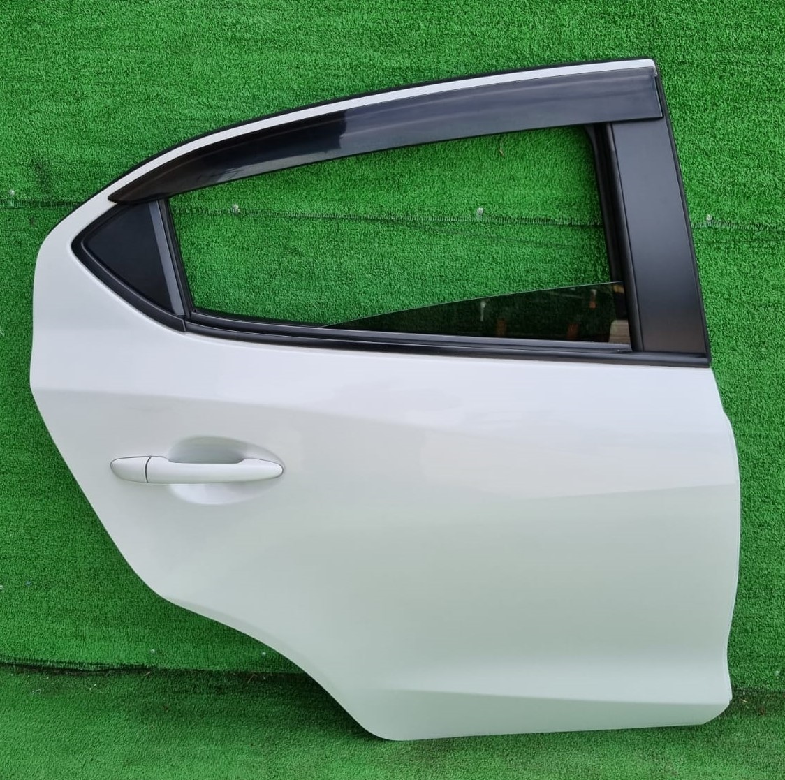 マツダ デミオ DJ5FS リアドア 右 2015年 (25D ホワイトパール)拍卖