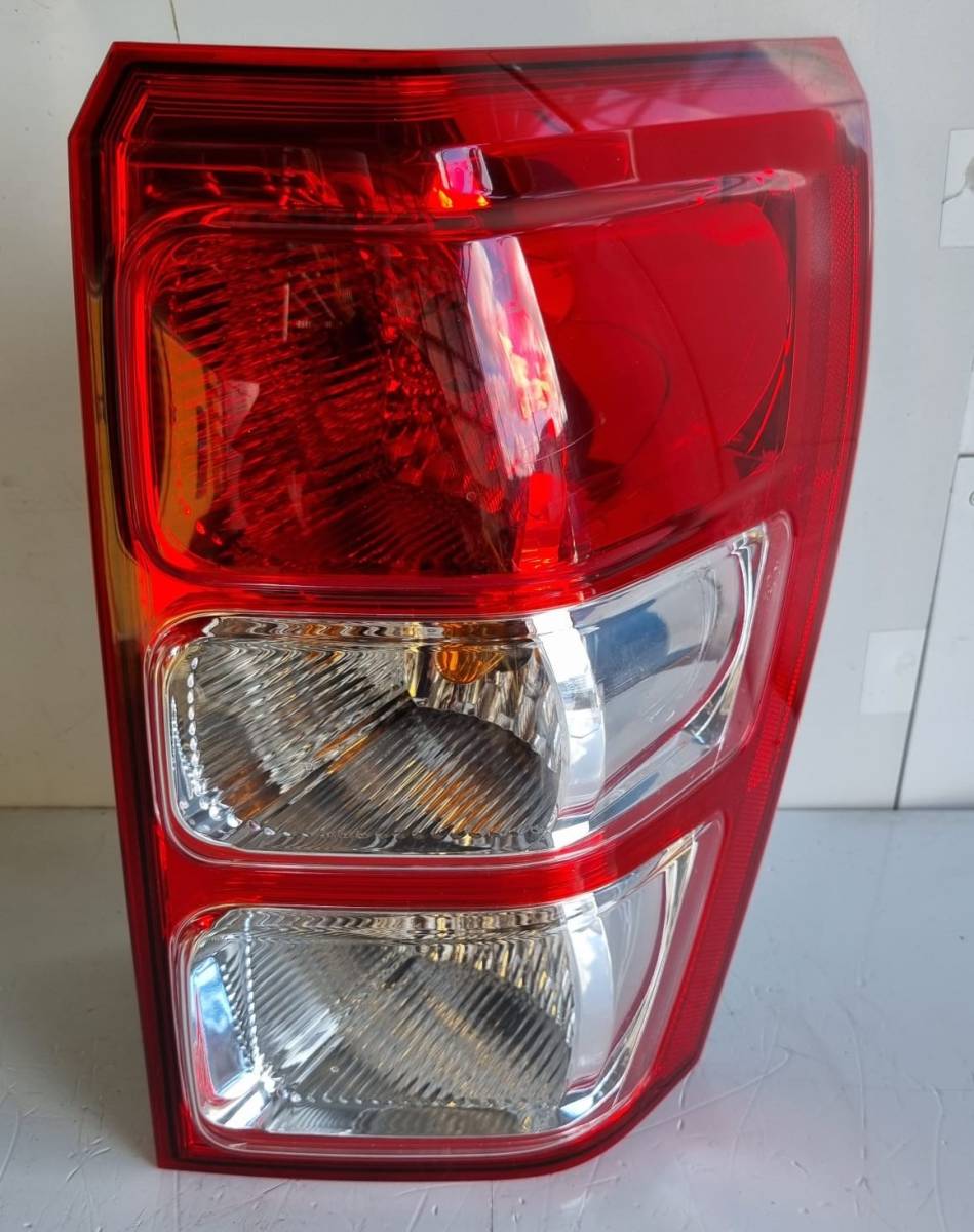 スズキ エスクード TD54W テールランプ 右 220-59079拍卖