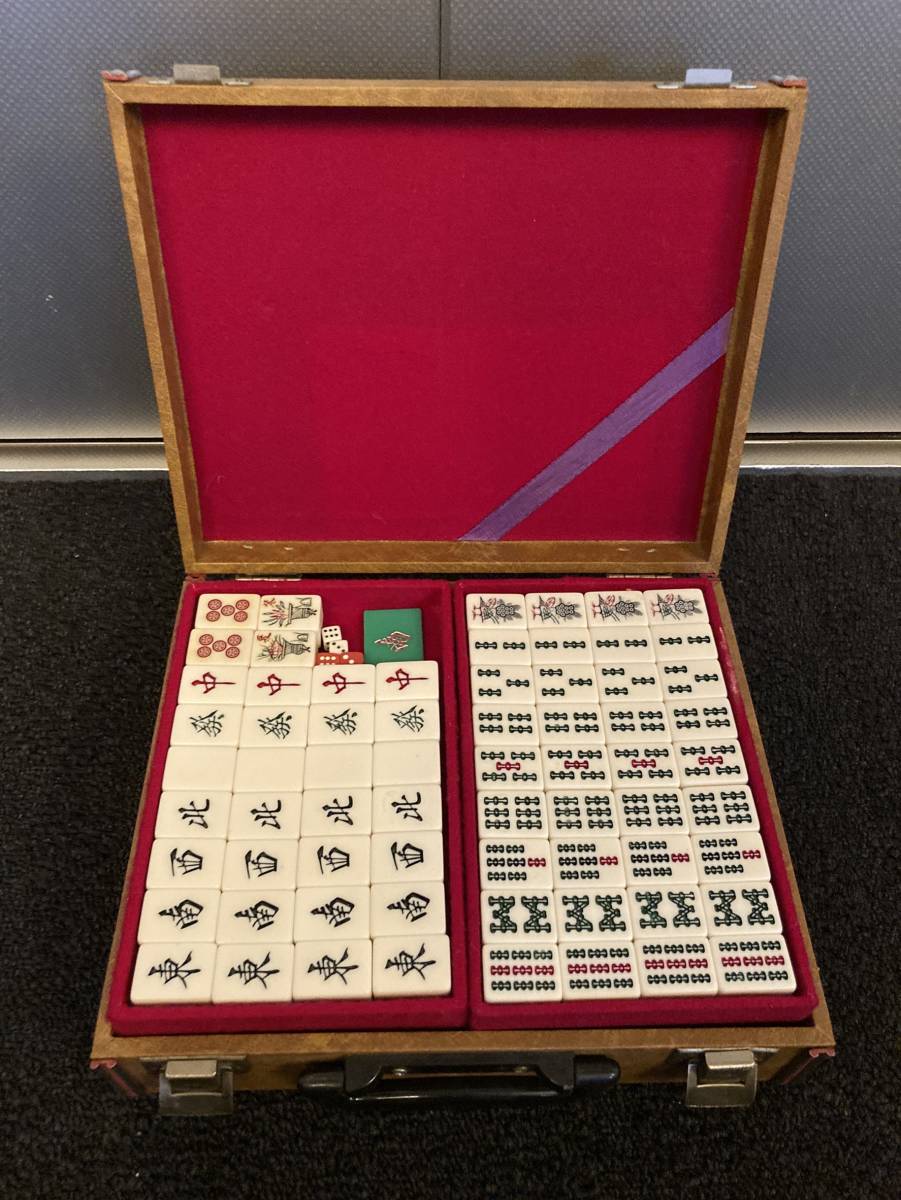 麻雀 牌 幅247 高さ78 奥行き207 ※不足品:赤五ソーズ・赤五 ピンズ・春・秋拍卖