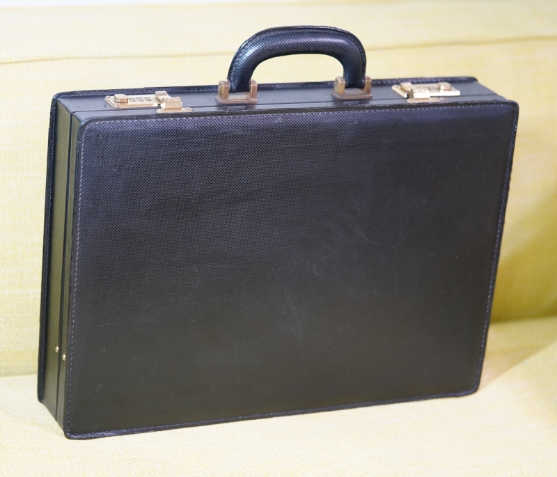 ボッテガヴェネタ BOTTEGA VENETA アタッシュケース バッグ ビジネスバッグ メンズ ひし形型押し BK拍卖