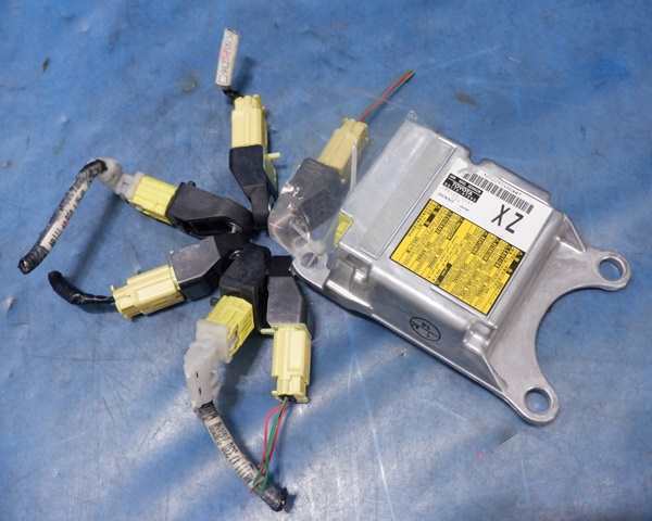 ★3717★ZVW30★プリウス★エアバックコンピューター拍卖