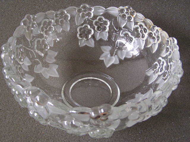 クリスタルグラス製 五弁花浮き出し模様の肉厚ボウル(サラダボウル)拍卖