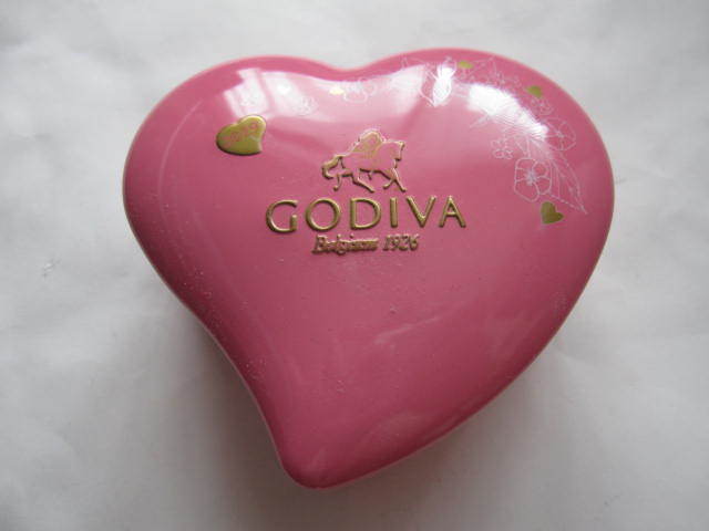 新品・未使用 老舗 ベルギー王室の御用達 GODIVA ゴディバ ミニハート缶 チョコレート缶 お菓子缶 空き缶 小物入れ ピンク系拍卖