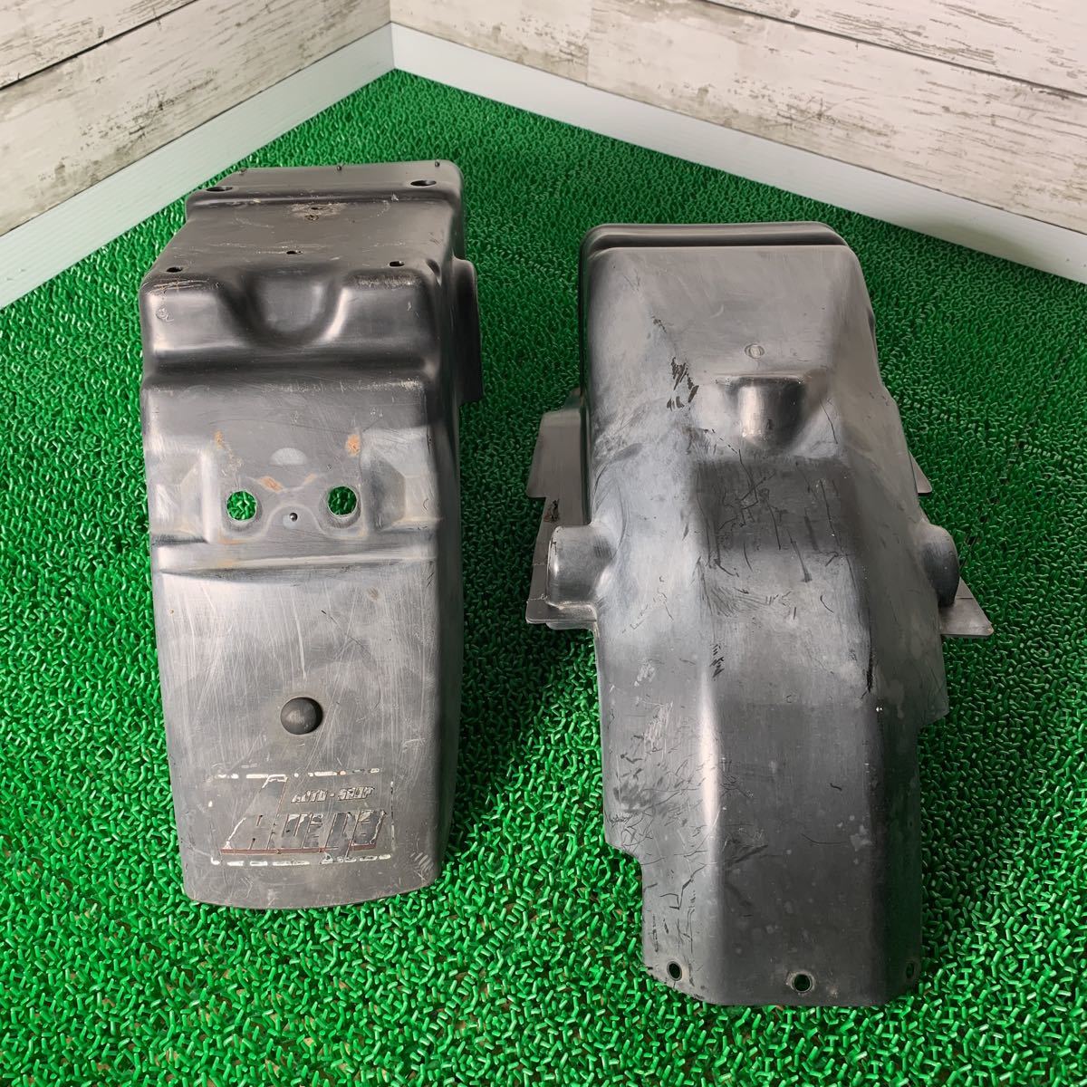 SUZUKI RG250ガンマ GJ21B リアフェンダー インナーフェンダー セット拍卖