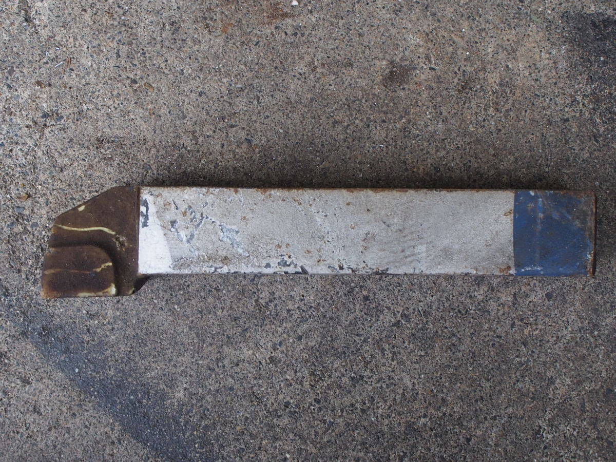 中古 鋼 鋳鋼 軽切削 中切削 旋盤 33型 HICUT ハイカット 右片刃バイト 品番: 33-4 シャンク幅: 25mm、材質: ST110 管理No.10377拍卖