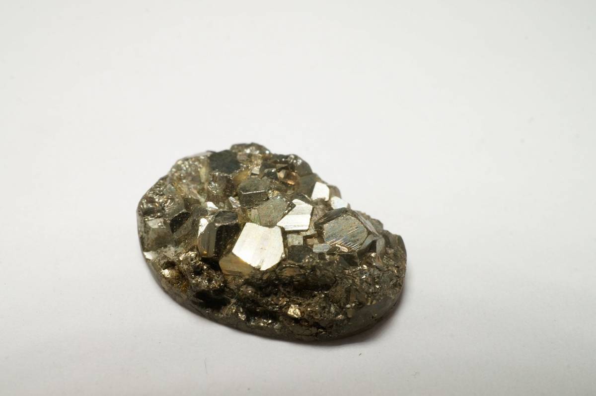 【即決特別価格!早い者勝ちです】希少!コレクター向け!スペイン産パイライト原石【17.6ct】スペイン産/黄鉄鉱/原石拍卖