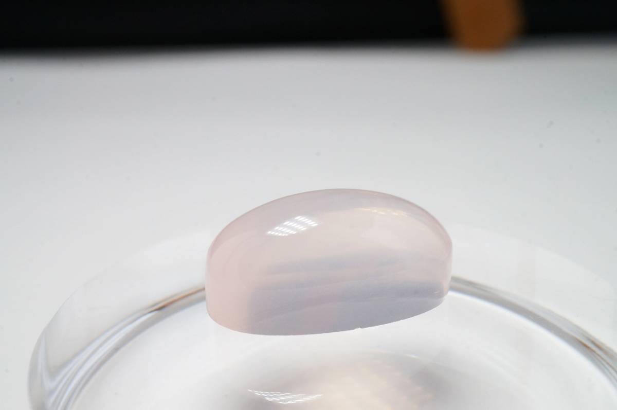 【即決特別価格!早い者勝ち】30年前の原石を加工彫刻!天然ローズクォーツ(紅水晶)カボッションルース彫刻研磨高透明度石使用5.38ct拍卖