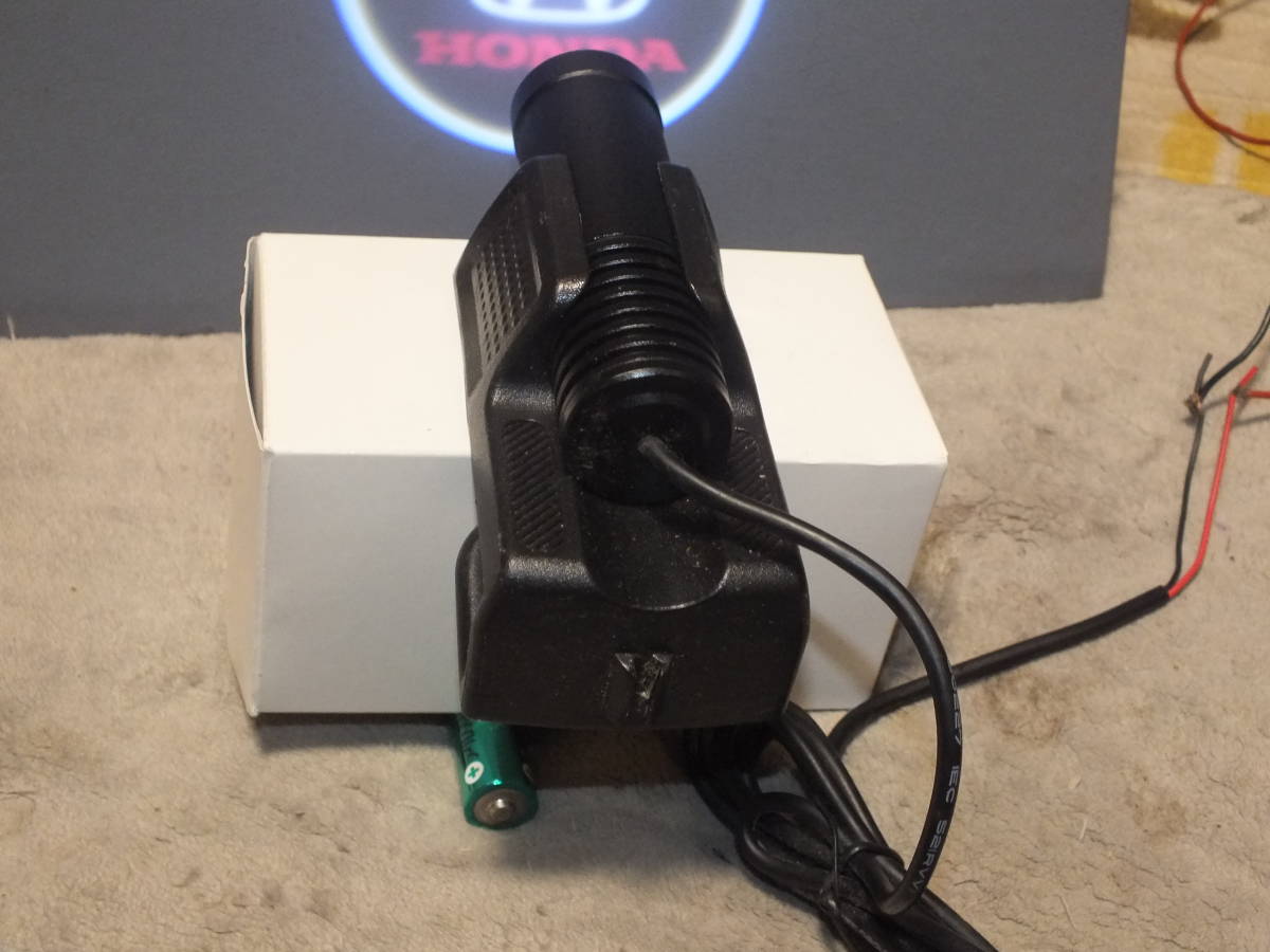 ホンダのロゴが映し出されます。プロジェクター カーテシランプ ウエルカムライト拍卖