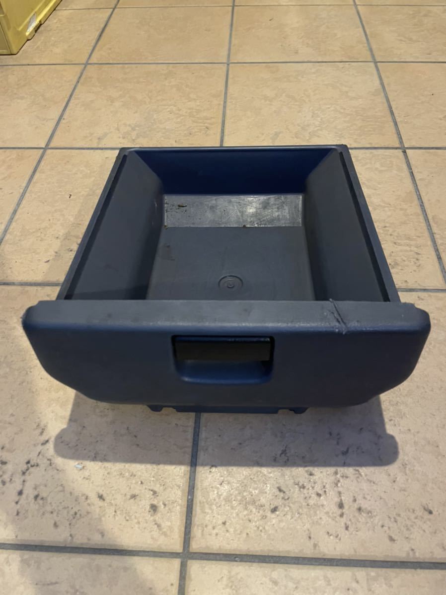 日野 プロフィア レンジャー 純正 運転席 シート下 靴入れ 小物入れ 道具入れ 工具箱 ボックス HINO 大型 トラック拍卖