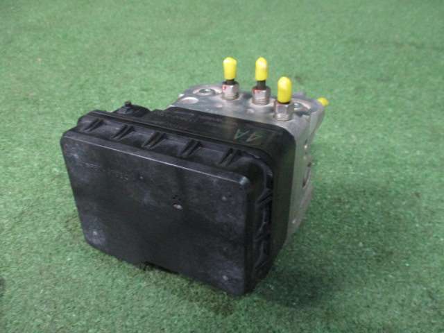 【25203】◇ スズキ エブリィワゴン DA64W ABSアクチュエーター拍卖