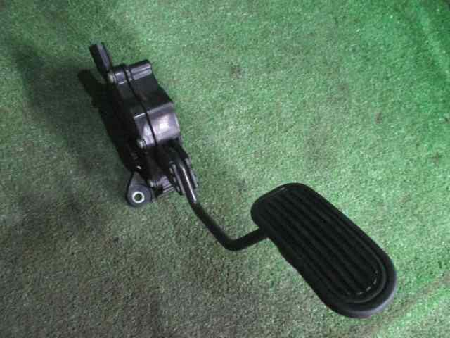 【A49842】◇ ヴェルファイア ANH20W アクセルペダル拍卖