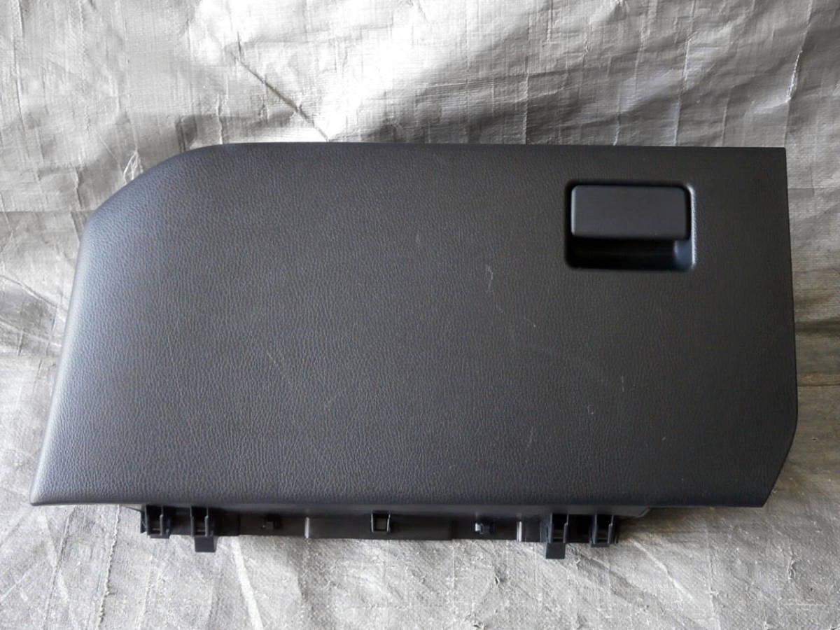 ●●2208-N94L スタート即決!ZWR80W 80系 ヴォクシー 純正 グローブボックス 黒 55550-28130 55552-28110拍卖