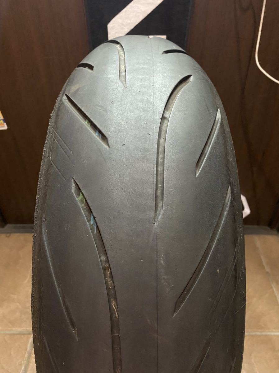 中古MCタイヤ BRIDGESTONE BATTLAX S21 180/55ZR17 バトラックス ハイパースポーツ ブリヂストン 180 55 17 0318 K2346拍卖