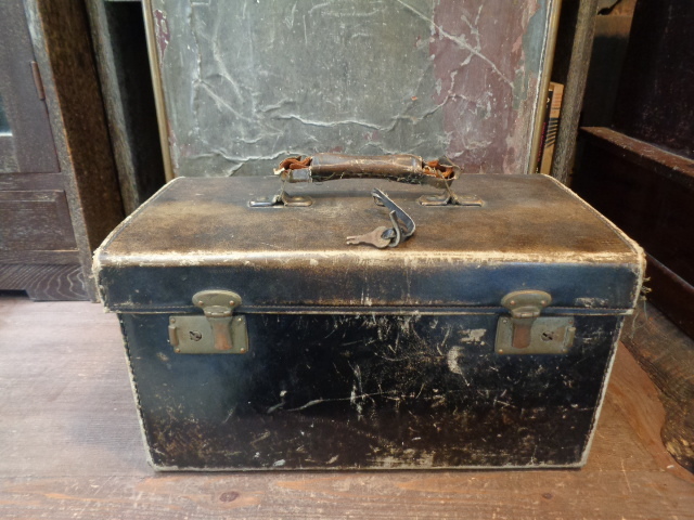 【古い鍵付きトランクBOX】本革ドクターバッグ旅行鞄レザー古道具アンティークサイドバッグ収納ケースインテリアカフェ店舗什器バー拍卖