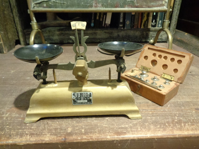 【アイアンの天秤】分銅付き昭和レトロスケールはかりブリキ古道具アンティークインテリアインダストリアル骨董ドライフラワー拍卖