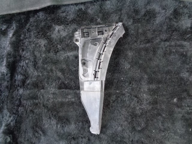 ボルボ XC90 2.5TAWD CB5254W 純正 フロント バンパー リテーナー 左拍卖