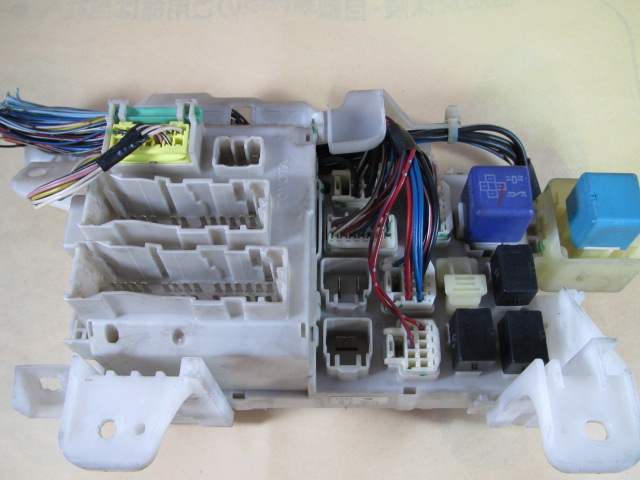 NZE121N カローラスパシオ スパシオ ヒューズ&リレーBOX拍卖