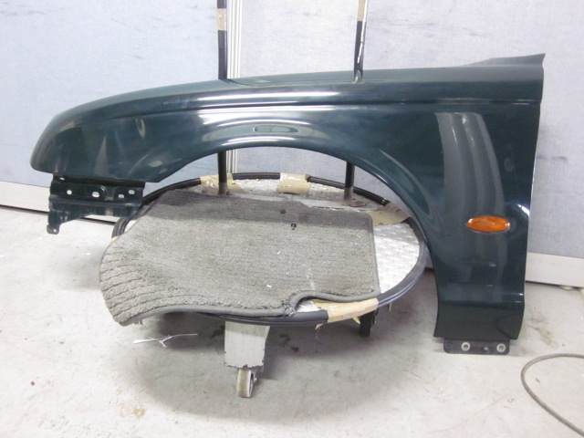 管番9588 グリーン カラーHGD 左 フェンダー パネル J01FA ジャガーS拍卖