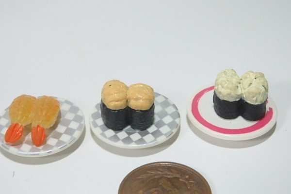 ☆993-7☆リカちゃん 小物 食べ物 お寿司 軍艦 ウニ・えび☆くるくる回転寿司拍卖