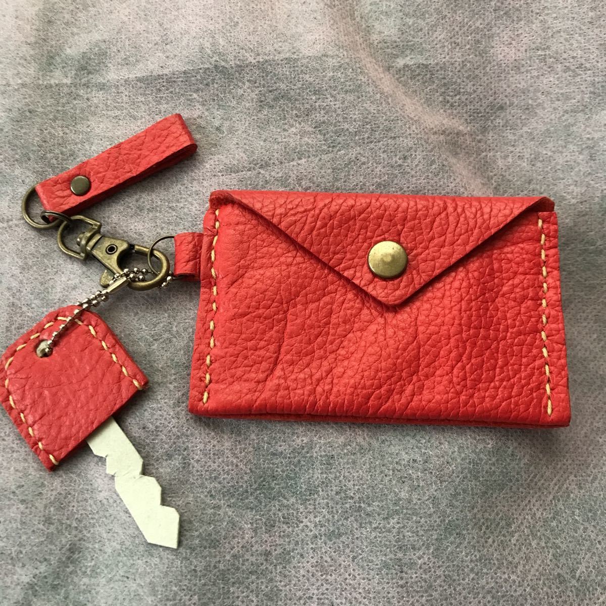 美品 小さな財布 パスケース 名刺入れ スマートキーケース カードケース 小銭入れ等 本革 赤 未使用拍卖