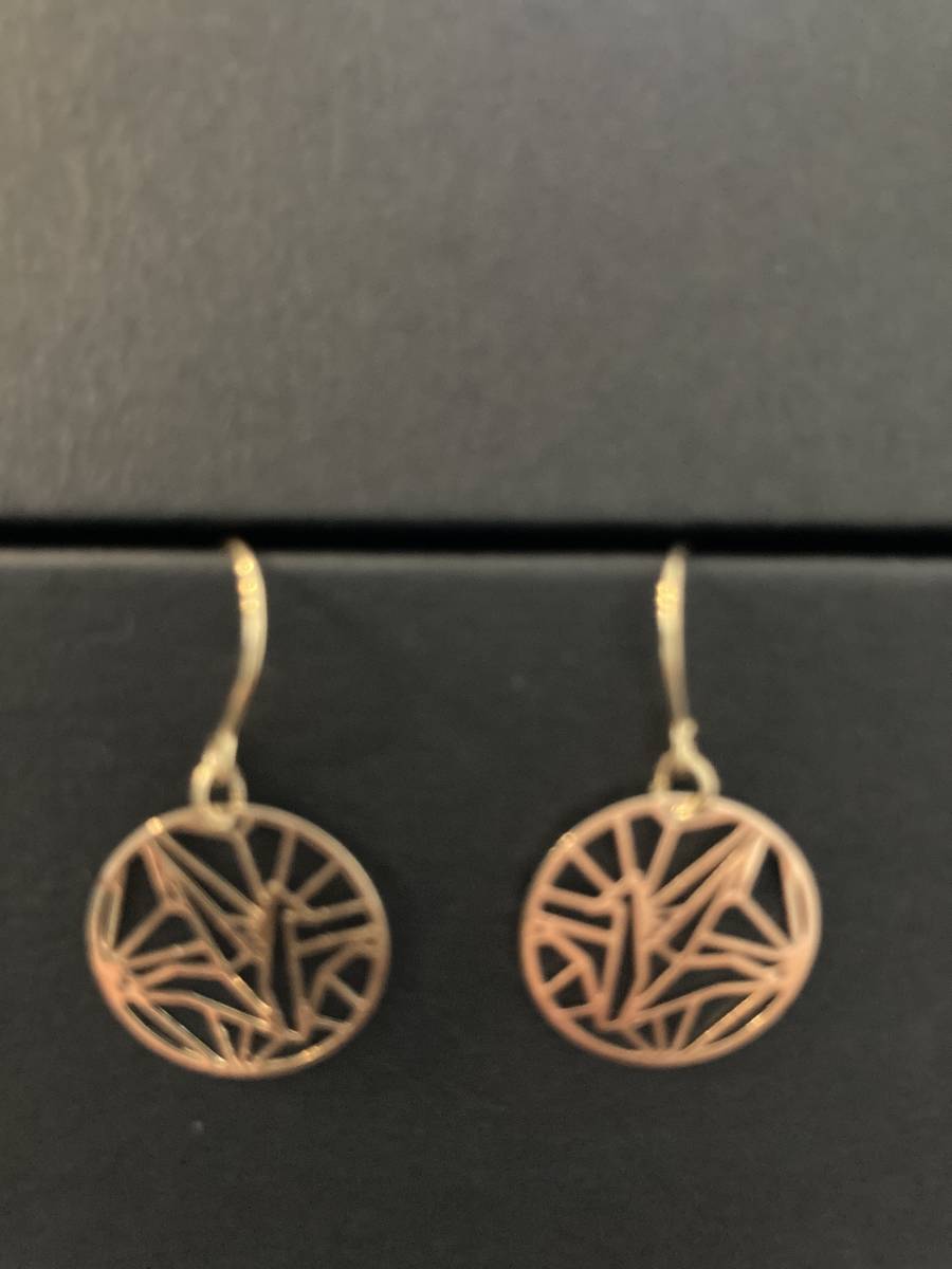 (新品) 透かし模様のピアス ハンドメイド 折り鶴モチーフ拍卖