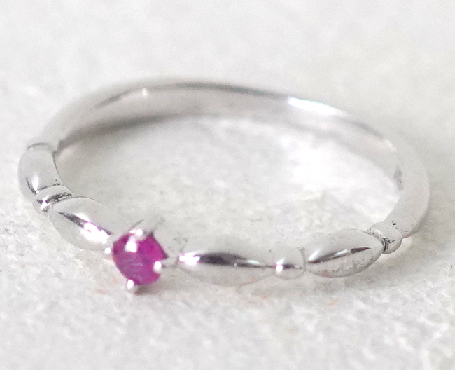 シルバー925製 一粒ルビー付きピンキーリング サイズ約3号拍卖