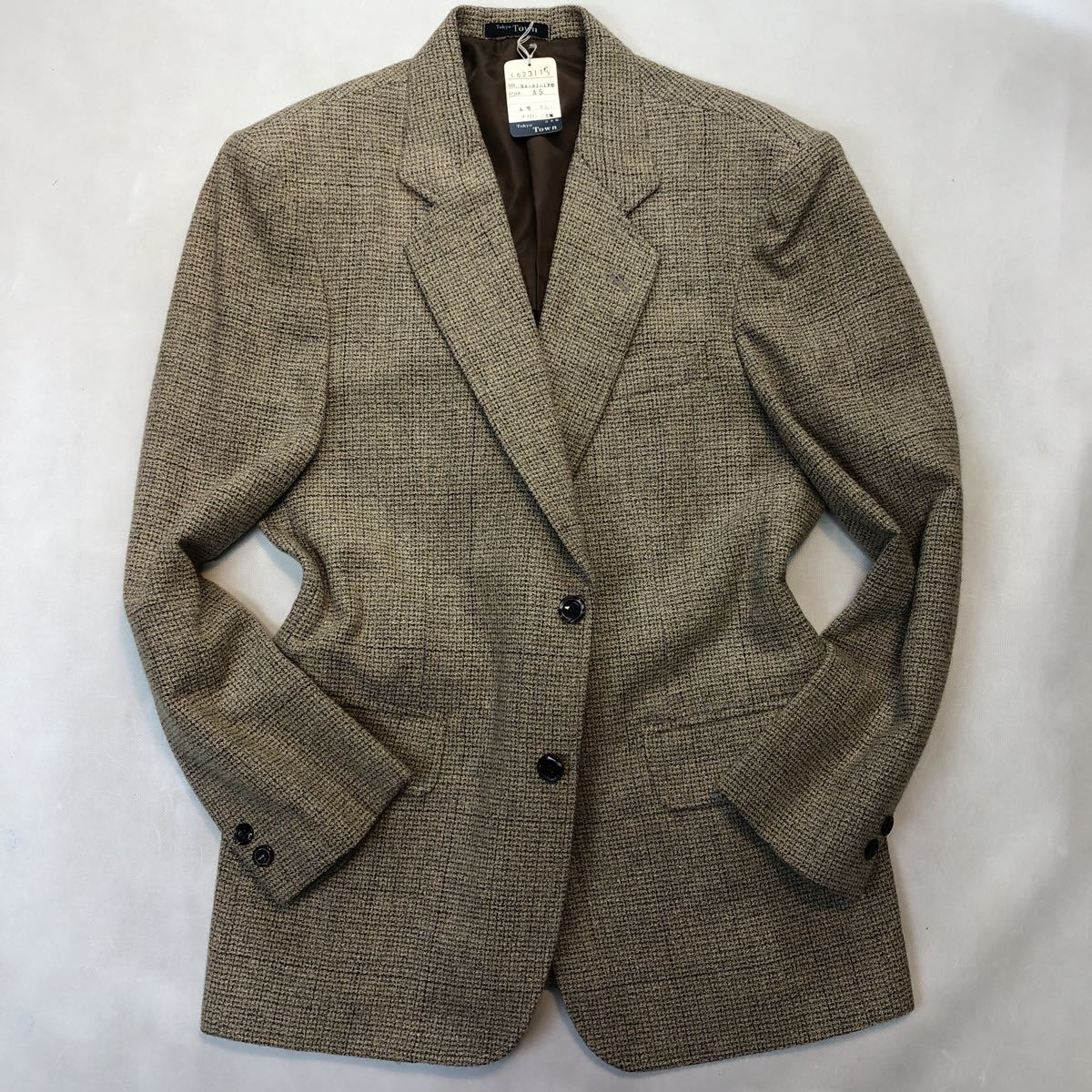 新品タグ付き テーラードジャケット サイズA5 M 2Bシングル サイドベンツ背抜き ベージュ系 ゴルフジャケット 日本製 TOKYOTOWN拍卖