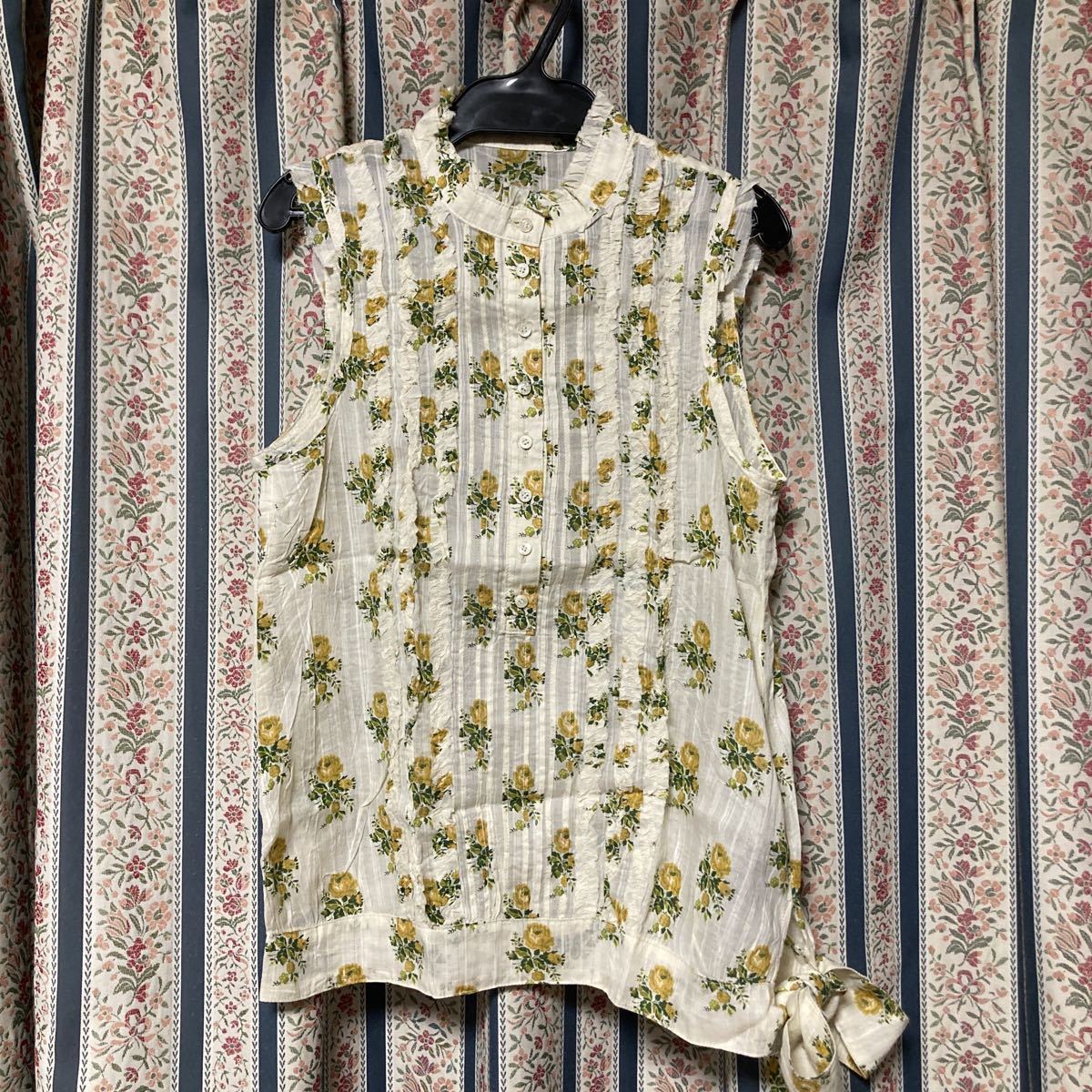 新品!ヒステリックグラマー サイドリボン タック&フリルデザイン 花柄 ノースリーブブラウス ラメストライプ トップス拍卖