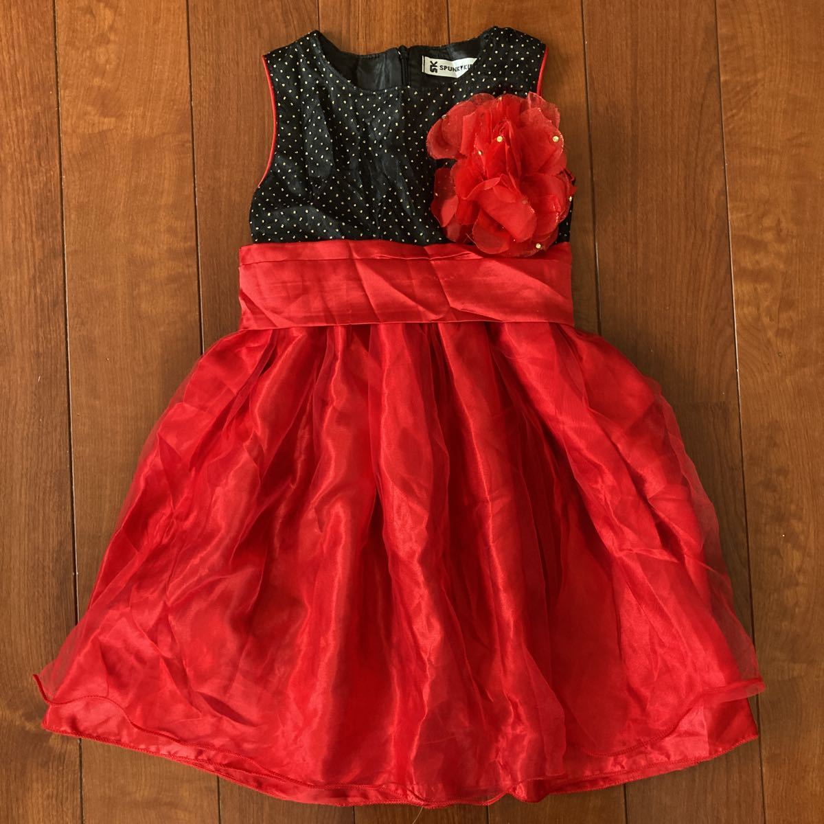 結婚式・発表会に!ドレス・ワンピース・ふわふわ・ブラック×レッド・100・コサージュをおまけで拍卖