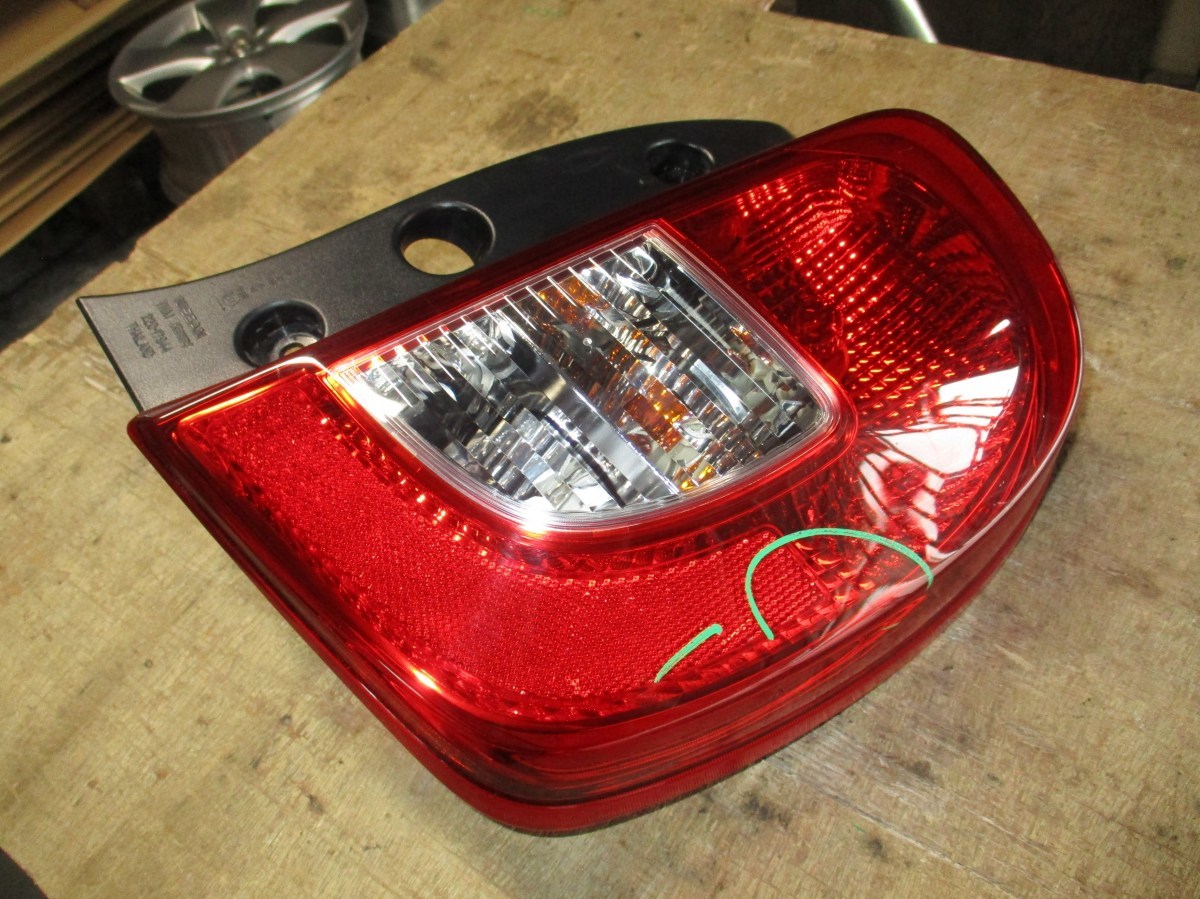 ニッサン マーチ 右 テール K13 (BL11976)拍卖