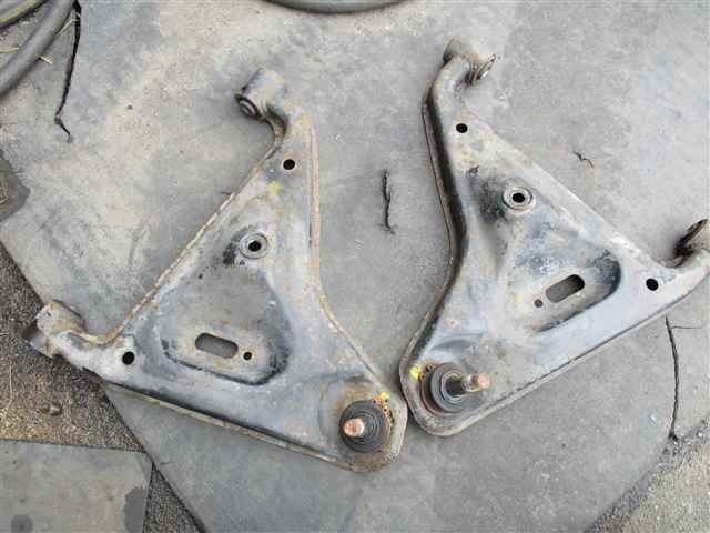 ニッサン ローレル リア ロアアーム 左右 (BL11572)拍卖