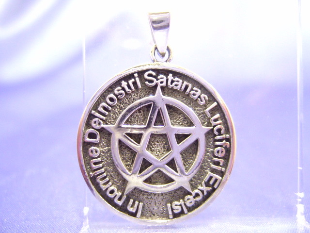 横浜最新 シルバーSILVER925銀ペンダント⭐五芒星文字 6.2グラム 巾27ミリ メンズレディース 送料220円ξgtξ ξネックレス18a拍卖