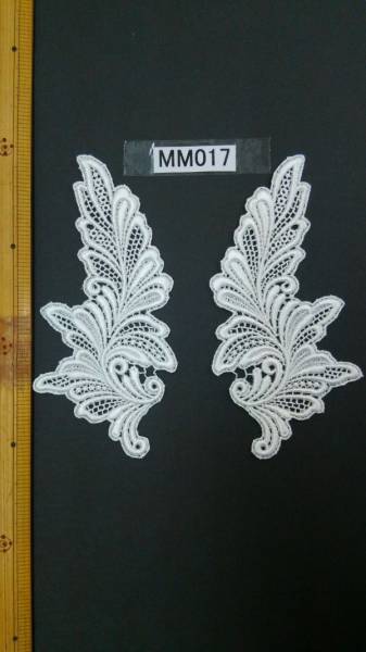 ●(MM017)オフホワイトのケミカルレースのモチーフ(1ペア)拍卖