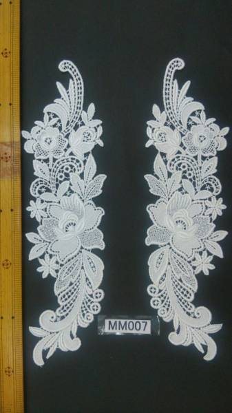 ●(MM007)オフホワイトのケミカルレースのモチーフ(1ペア)拍卖