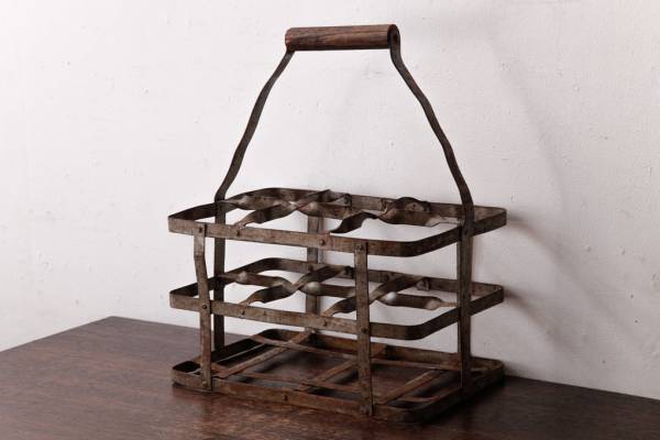 R-030555 イギリスビンテージ 6連 ブロカントスタイルにぴったりなアイアン製ボトルラック(ボトルケース)(1)拍卖