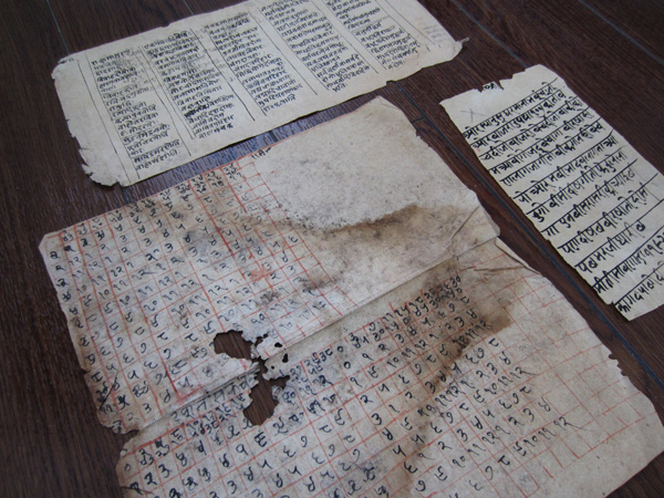 インド ヒンドゥーの古い経文 9 断片 3葉 サンスクリット アンティーク拍卖