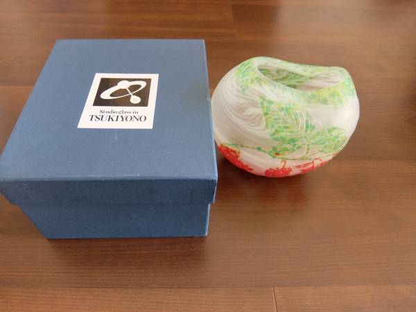 TSUKIYONO花瓶ガラスいちごイチゴ模様美品拍卖
