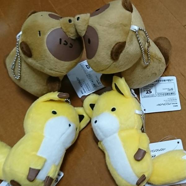 a 即決あり タヌキとキツネ カバンに付けられるでっかいぬいぐるみ 全4種拍卖