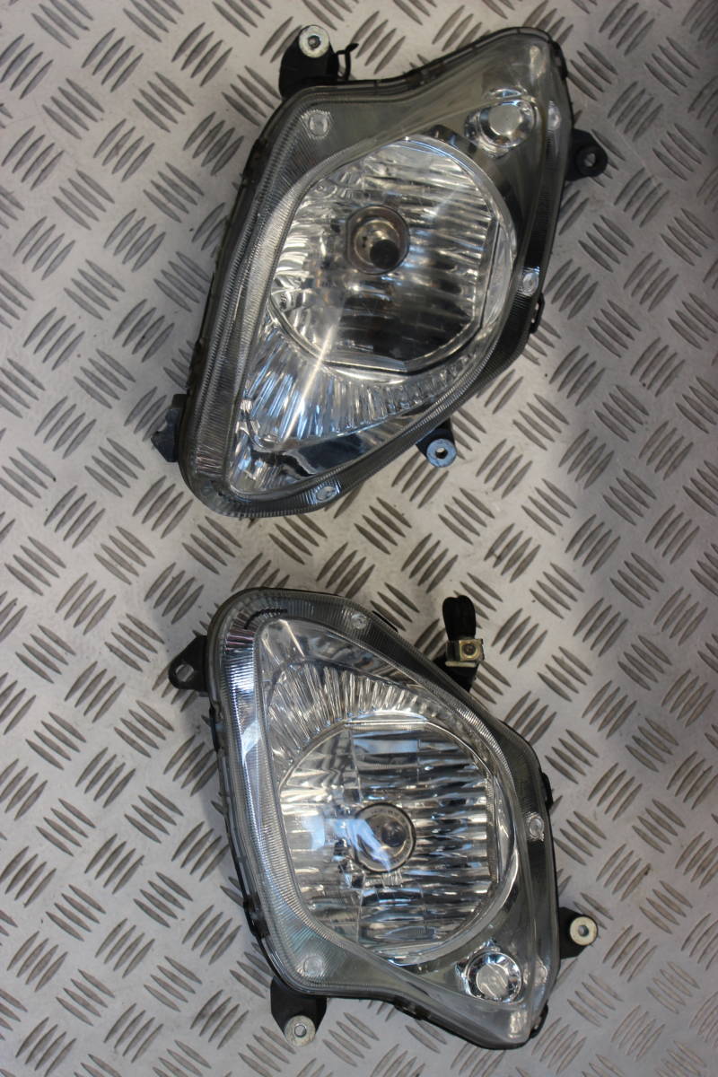 T MF08 フォルツァZ 後期 MF08-131・・・純正ヘッドライトLR拍卖