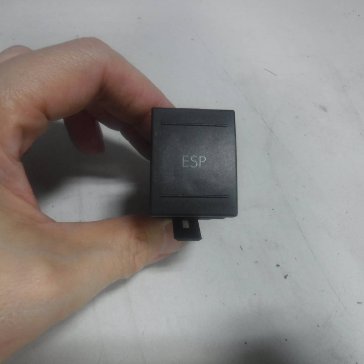 フォルクスワーゲン9N系ポロPOLOボタンESP横滑り防止装置スイッチ スリップ防止ボタン9NBKYエンジンBKY部品取り車あります拍卖