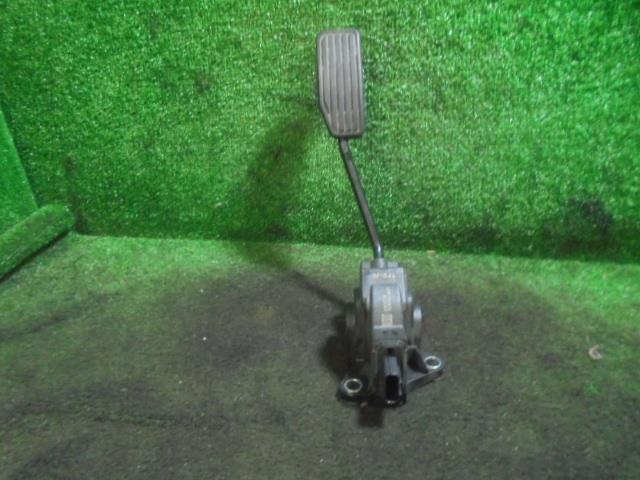 フリード DBA-GB3 アクセルペダル NH624P 48417拍卖