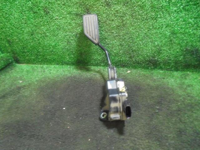 ラクティス DBA-SCP100 アクセルペダル 1E7 45390拍卖