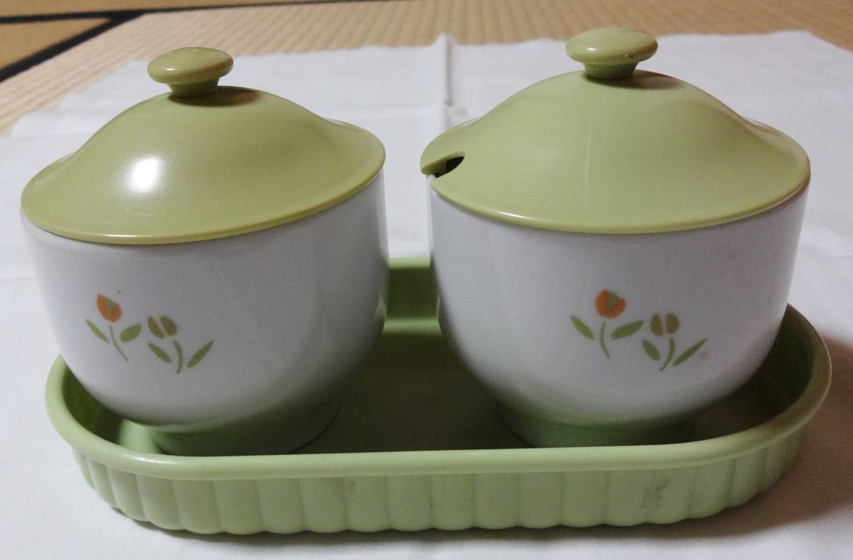 可愛らしい調味料入れ(砂糖、塩などに)、梅干し、昆布、漬物入れなどにも拍卖