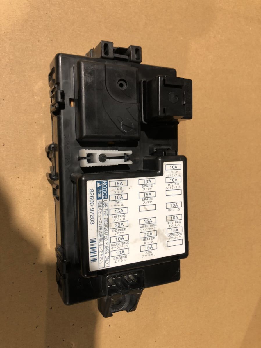 1886: ムーヴ L902S ヒューズボックス 室内用 82600-97203拍卖
