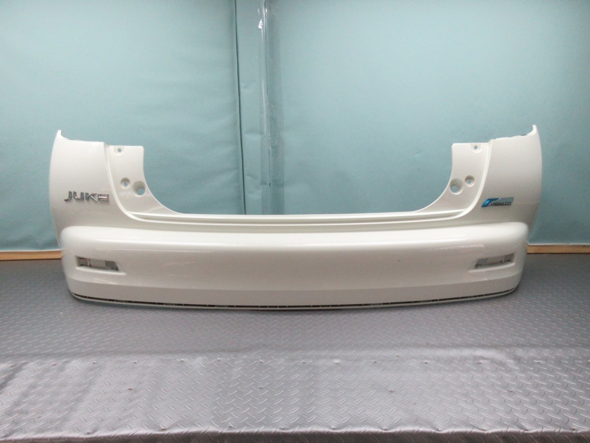 ◆ F15 ジューク JUKE 前期 純正 リアバンパー 85022-1KA4H ホワイトパール拍卖